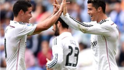 James Rodríguez y Cristiano Ronaldo celebrando un gol ante Deportivo La Coruña.