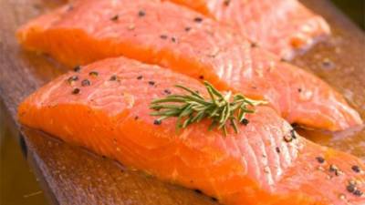 El salmón ha sido modificado genéticamente, pero es muy sano y nutritivo.