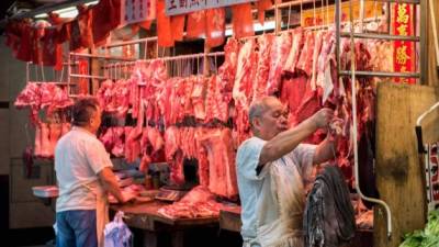 Mercado de carne en una calle de Hong Kong. La ciudad autónoma china es el principal comprador mundial de carne brasileña.