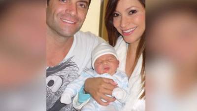 Satcha Pretto y su esposo Aaron Buttler se convirtieron en los felices padres de un bebé varoncito al que pusieron por nombre Bruce Aaron.