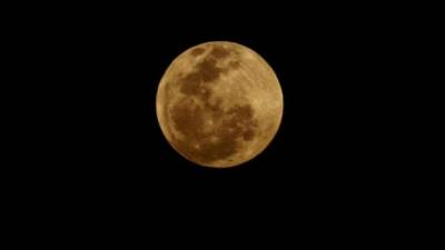 Así luce la Luna en San Pedro Sula, Honduras a las 8:00 pm del lunes.