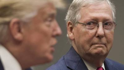 Trump arremete contra McConnell por haberlo responsabilizado por el asalto al Capitolio pese a absolverlo en el juicio político./