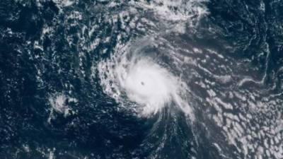 Los expertos vaticinan que Florence, aún lejos de zonas pobladas, mantendrá esta trayectoria hasta el domingo. Foto/Redes