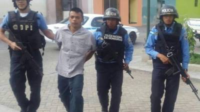 El joven Wilmer Noel Antonio Gonzáles acusado de matar a su padre a machetazos.