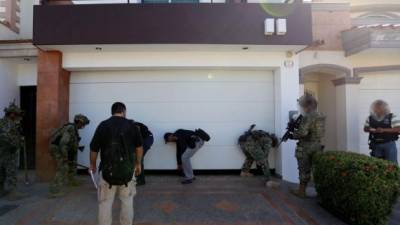 Los elementos de seguridad mexicanos aseguraron 7 inmuebles, 10 avionetas, una pista, droga y armas encontradas en Sinaloa.