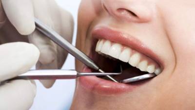 Durante la visita al odontólogo, le indicará el estado de sus dientes.