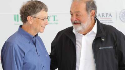 Bill Gates y Carlos Slim, los hombres con las fortunas más grandes del mundo, en un evento en la Ciudad de México.