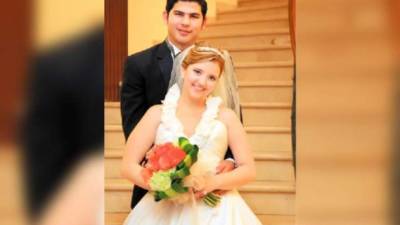 Said Castrillo y Laura Knight Rodríguez, el día de su boda en abril del 2011 en San Pedro Sula.