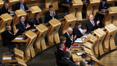 Los legisladores de Escocia buscan aprobar una nueva consulta para determinar si se independizan o no del Reino Unido. AFP.