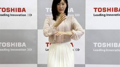 Toshiba ha creado un robot con apariencia femenina capaz de comunicarse en lenguaje de signos.