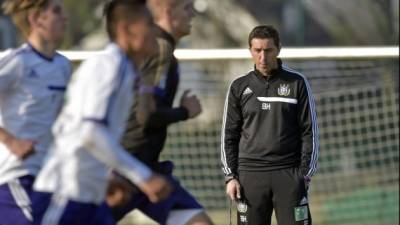 Besnik Hasi es un técnico yugoslavo de 42 años, que tomó las riendas del Anderlecht en marzo de 2014. En su primera experiencia en la Jupiter Pro. Jugó en el Anderlecht entre 2000-06.