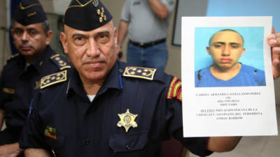 Juan Carlos Bonilla, director de la Policía Nacional, presentó ante los medios de comunicación el retrato del supuesto asesino de Aníbal Barrow.