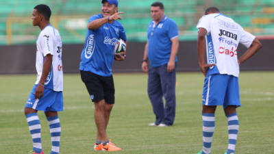 Miguel Falero en el último entrenamiento de la Bicolor en el estadio Olímpico.