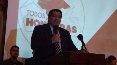 El pastor Roy Santos dice que toda la sociedad debe trabajar por el desarrollo del país.