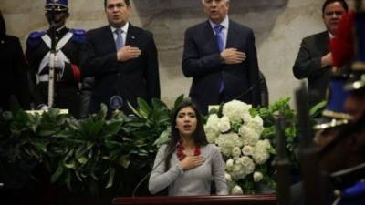 Haycell Rodríguez interpretó el Himno Nacional al inicio de la tercera legislatura.