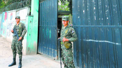 El año pasado ordenaron el resguardo de militares en algunos colegios capitalinos.