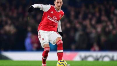 El contrato de Özil, jugador mejor pagado del Arsenal con un salario anual estimado en 20 millones de euros (24 millones de dólares), termina al final de la actual temporada.