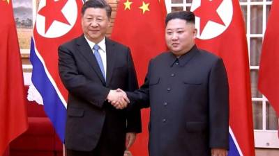 Xi y Kim se reunieron esta mañana en Piongyang en la primera visita del mandatario chino a Corea del Norte./AFP.
