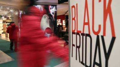 En pleno Viernes Negro, el principal día de compras del año en Estados Unidos, la alarma antiincendios provocó escenas de pánico en el centro comercial Westland Mall, según captaron clientes que se encontraban en el lugar y que subieron imágenes a las redes sociales. EFE/Archivo