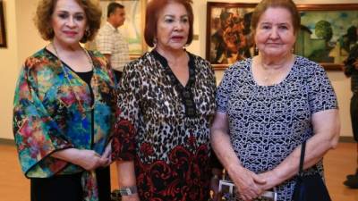 Las damas de las asociación Jackie Rivera, Hilda Córdoba y Yolani Paz.