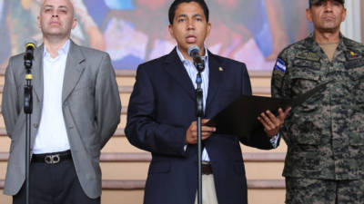 El secretario de la presidencia, Reinaldo Sánchez, leyó el comunicado oficial.