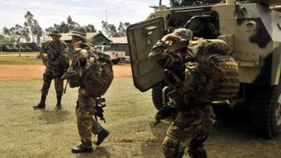 Los fallecidos integraban una patrulla militar que se encontraba esta mañana realizando tareas de control en un camino vecinal en el que se había instalado un artefacto explosivo, que fue detonado al paso del vehículo. EFE/Archivo