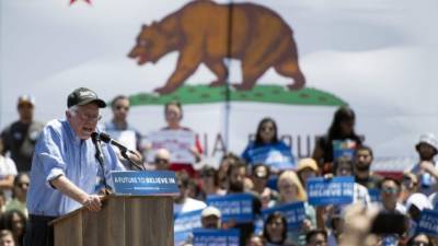 El senador Bernie Sanders hace campaña de lleno en el estado de California, donde habrán primarias el martes 7 de junio. Fotos: AFP