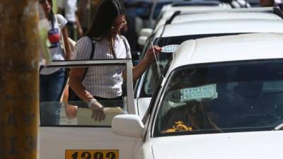 El servicio de taxis vale más. Autoridades han hecho acuerdos en tres regiones con diferentes asociaciones.