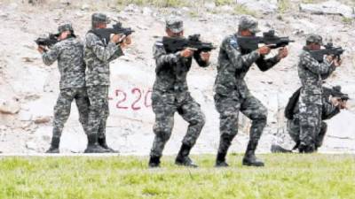 Los nuevos elementos hicieron ayer prácticas de tiro y rescate de rehenes por tierra y aire.