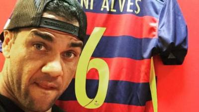 Daniel Alves es de los jugadores más polémicos a nivel mundial.