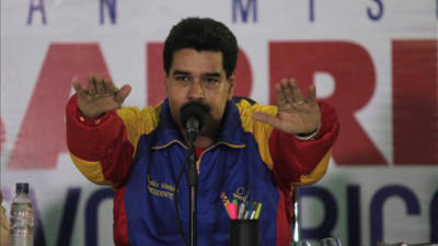 Fotografía cedida por el Palacio de Miraflores que muestra al presidente venezolano, Nicolás Maduro, durante un acto de Gobierno en Maracay (Venezuela). EFE