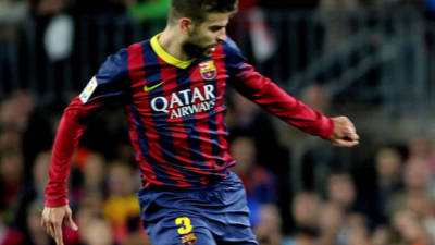 Piqué, durante el partido conta el Espanyol.