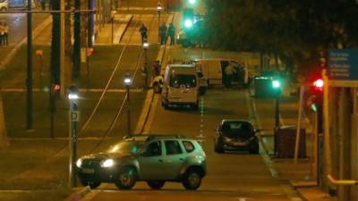La policía en el lugar donde apareció el cuerpo de Pau Pérez en Sant Just Desvern (Barcelona). EFE