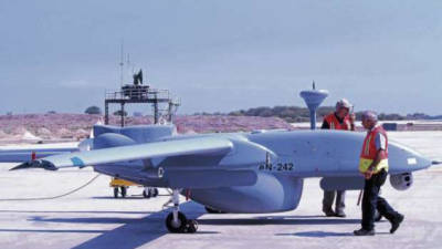 El presidente Rafael Correa proyecta que en 2015 Ecuador tendrá capacidad de producir aviones no tripulados “en serie”.