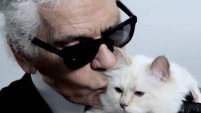 El diseñador alemán Karl Lagerfeld falleció este martes en París.