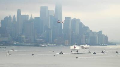 NEW YORK, NY - MARCH 30: Navy Hospital Ship USNS Comfort travels up the Hudson River as it heads to Pier 90 as the coronavirus pandemic continues to overwhelm medical infrastructure on March 30, 2020 seen from Weehawken, New Jersey. Docked at Pier 90 on the West Side of Manhattan the hospital ship will provide another thousand beds for non-COVID-19 patients.2 Dimitrios Kambouris/Getty Images/AFP== FOR NEWSPAPERS, INTERNET, TELCOS & TELEVISION USE ONLY ==