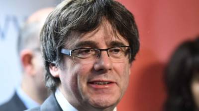 (FILES) This file photo taken on December 22, 2017 shows ousted Catalan president Carles Puigdemont during a press conference in Brussels, a day after the Catalonia's regional election. German prosecutors on April 3, 2018 requested a court's permission to extradite Catalonia's ousted president Carles Puigdemont on a rebellion charge following his arrest in Germany last month. / AFP PHOTO / EMMANUEL DUNAND