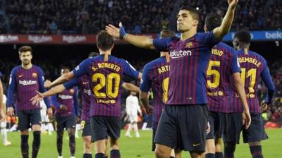 Luis Suárez fue la figura del Barcelona al destaparse con un hat-trick. FOTO AFP.