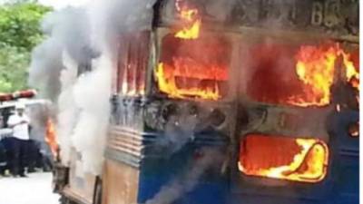 El menor junto a otros niños incendiaron un bus. Foto: Archivo