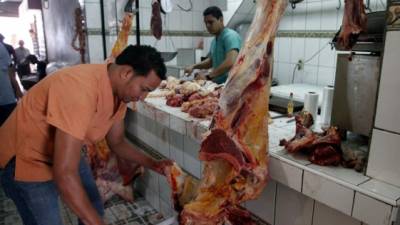 Venta de carne en un mercado capitalino. La situación del abastecimiento se ha sentido con mayor fuerza en la zona central. Foto: Andro Rodríguez.