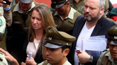 Natalia Compagnon a su llegada a una corte de Rancagua, 80 kilómetros al sur de la capital chilena, en compañía de su esposo, Sebastián Dávalos.