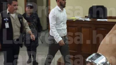 Kevin Solórzano al momento de ingresar a la sala de los tribunales capitalinos.