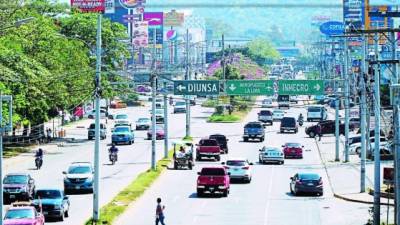 Debido a la alta carga vehicular que recibe la ciudad han hecho ampliaciones de bulevares.