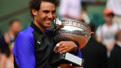 Rafa Nadal mientras festejaba el Roland Garros. FOTO EFE/EPA/CAROLINE BLUMBERG