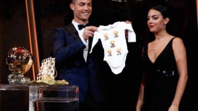 Cristiano Ronaldo y Georgina Rodríguez recibieron un bonito detalle por parte de la revista France Football.
