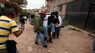 Jhased Lanza, el supuesto líder de la banda, no puede caminar.