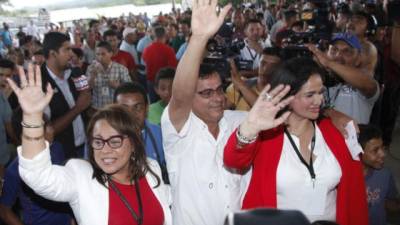 Leny Flores fue acompañado por sus familiares, amigos y correligionarios.