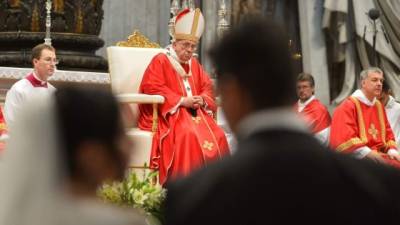 El papa Francisco casó a veinte parejas en el Vaticano.