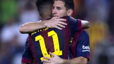El argentino Lionel Messi y el brasileño Neymar da Silva festejan la victoria sobre el Granada.