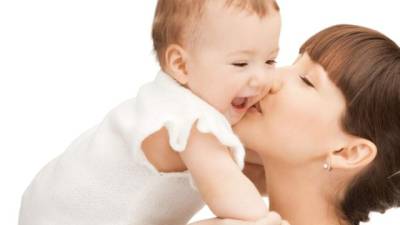 Las madres deben pedir consejo al pediatra de su hijo sobre temas como aplicación de vacunas, lactancia materna y otros temas.